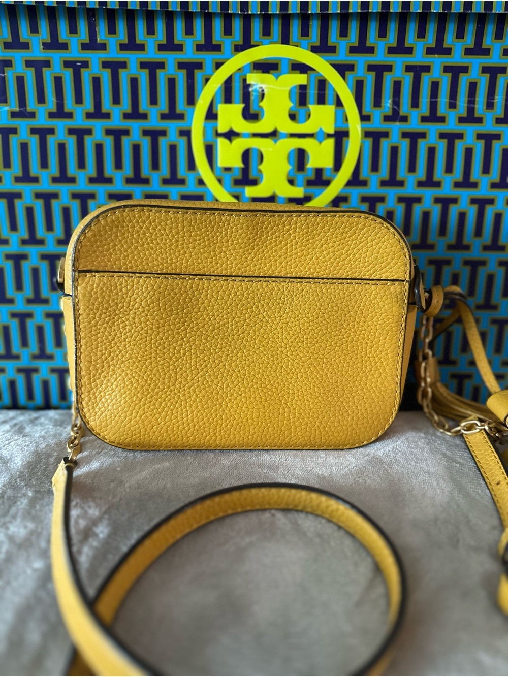Tory Burch Bright Yellow Pebbled Leather Camera Crossbody - Picture 4 of 8